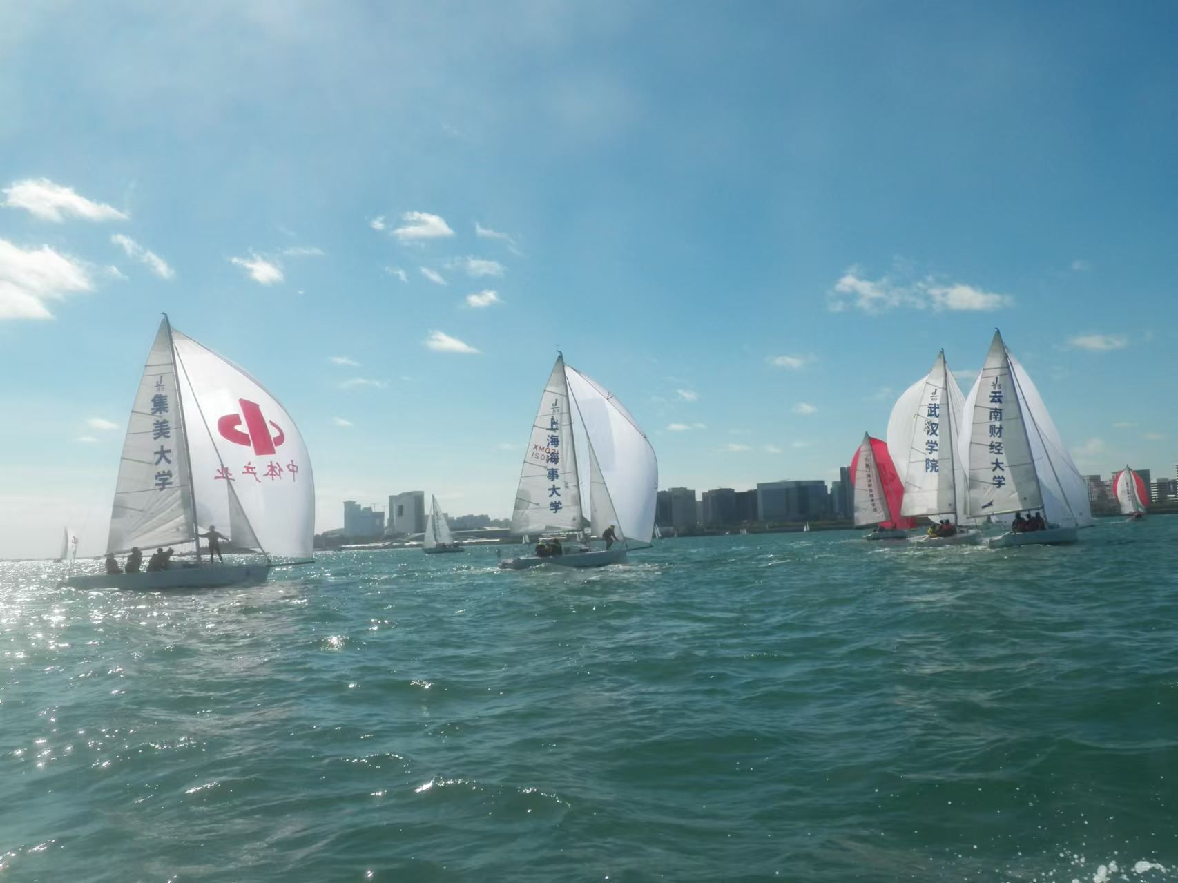 关于帆船比赛中澳大利亚队摘下桂冠的信息 关于帆船比赛中澳大利亚队摘下桂冠的信息