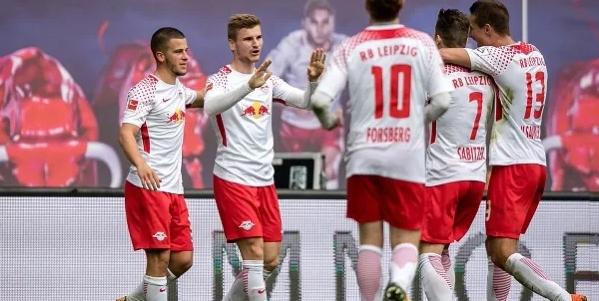 爱游戏网站-巴黎圣日耳曼客场逆袭，八强之路越走越远的简单介绍