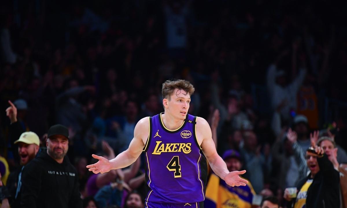 首次征战国际比赛,新秀崭露头角 首次征战国际比赛,新秀崭露头角