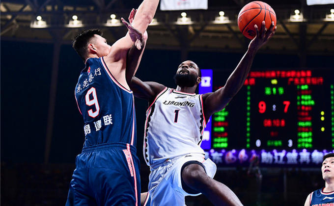 广州支援队球员受伤,无缘下半场比拼 广州支援队球员受伤,无缘下半场比拼