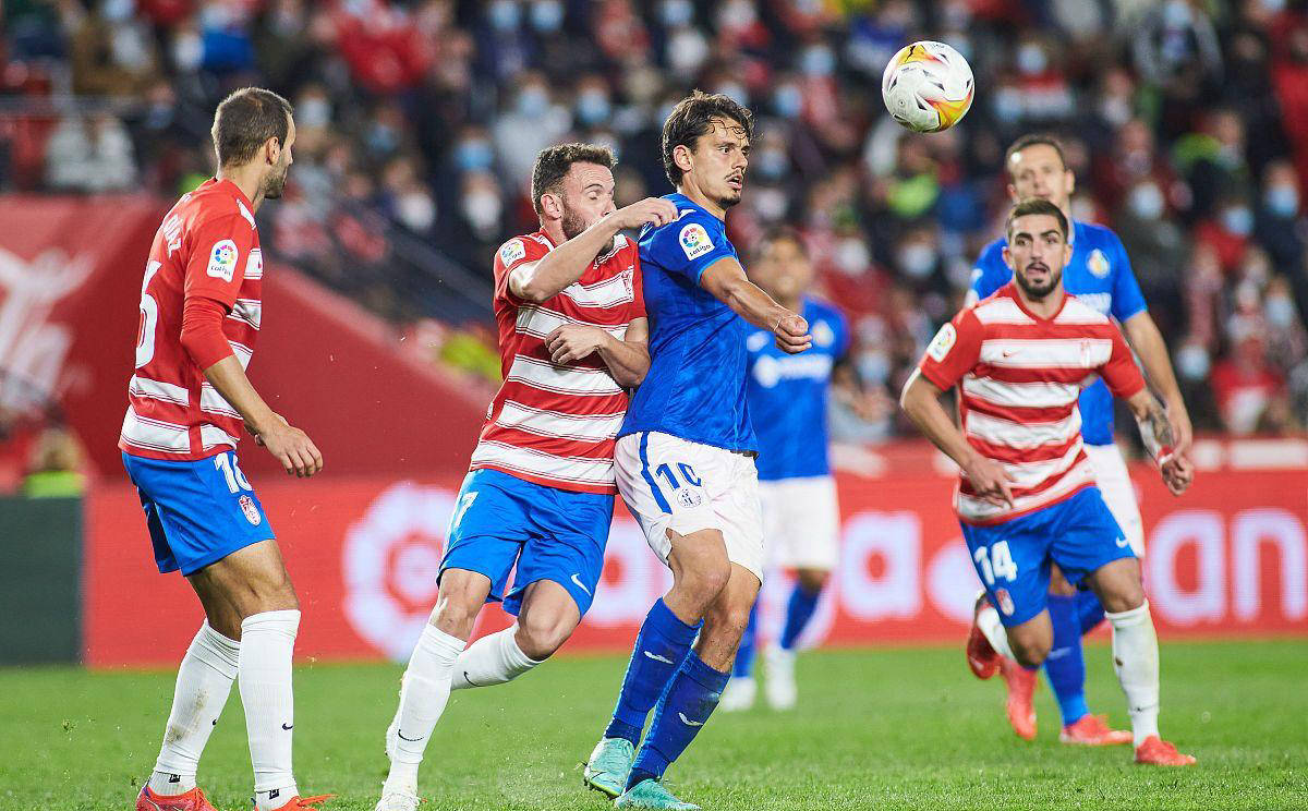 包含巴黎圣日耳曼客场深陷混战,暂时失去领跑位置的词条 包含巴黎圣日耳曼客场深陷混战,暂时失去领跑位置的词条