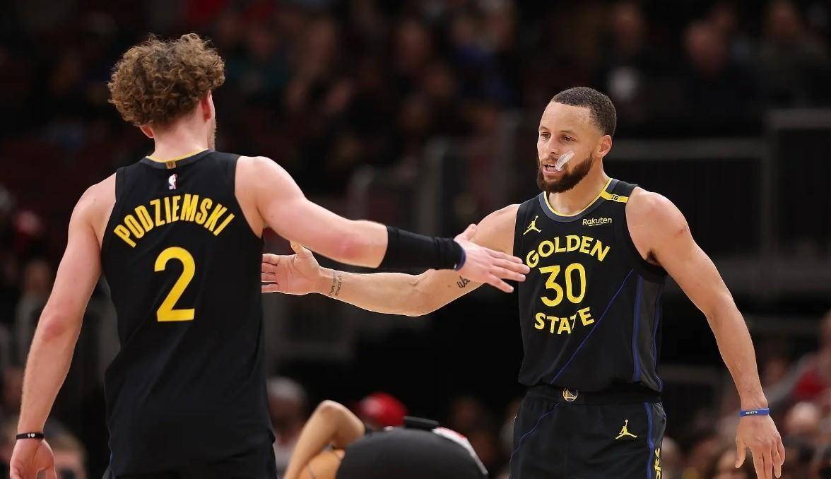 关于勇士击败马刺,库里三分砍分称王称霸的信息 关于勇士击败马刺,库里三分砍分称王称霸的信息