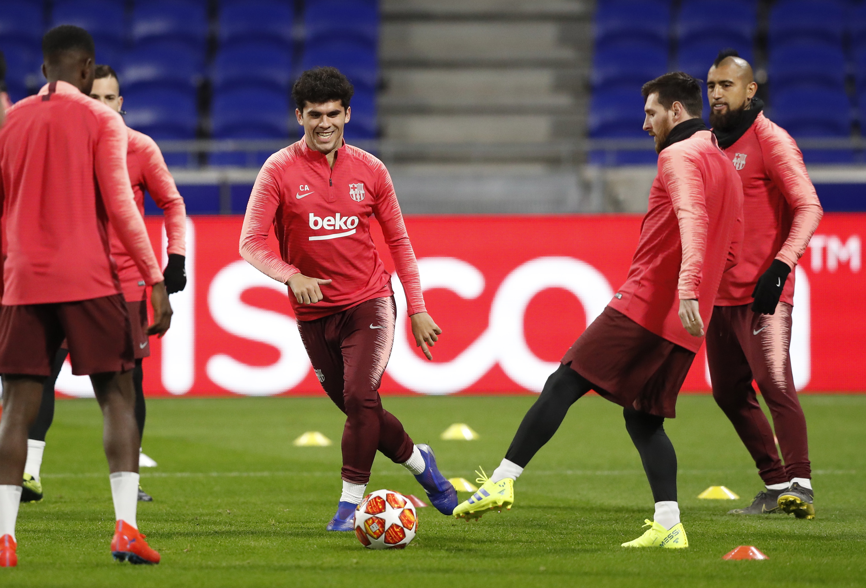 爱游戏新闻-包含里昂备战法国联赛，全队士气高昂的词条