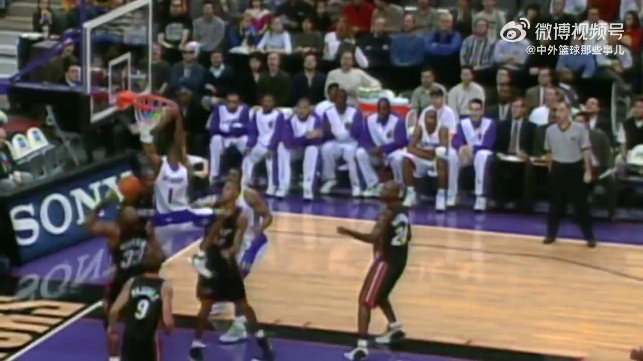 爱游戏官网入口-猛龙惊险战胜魔术，客场喜获胜利