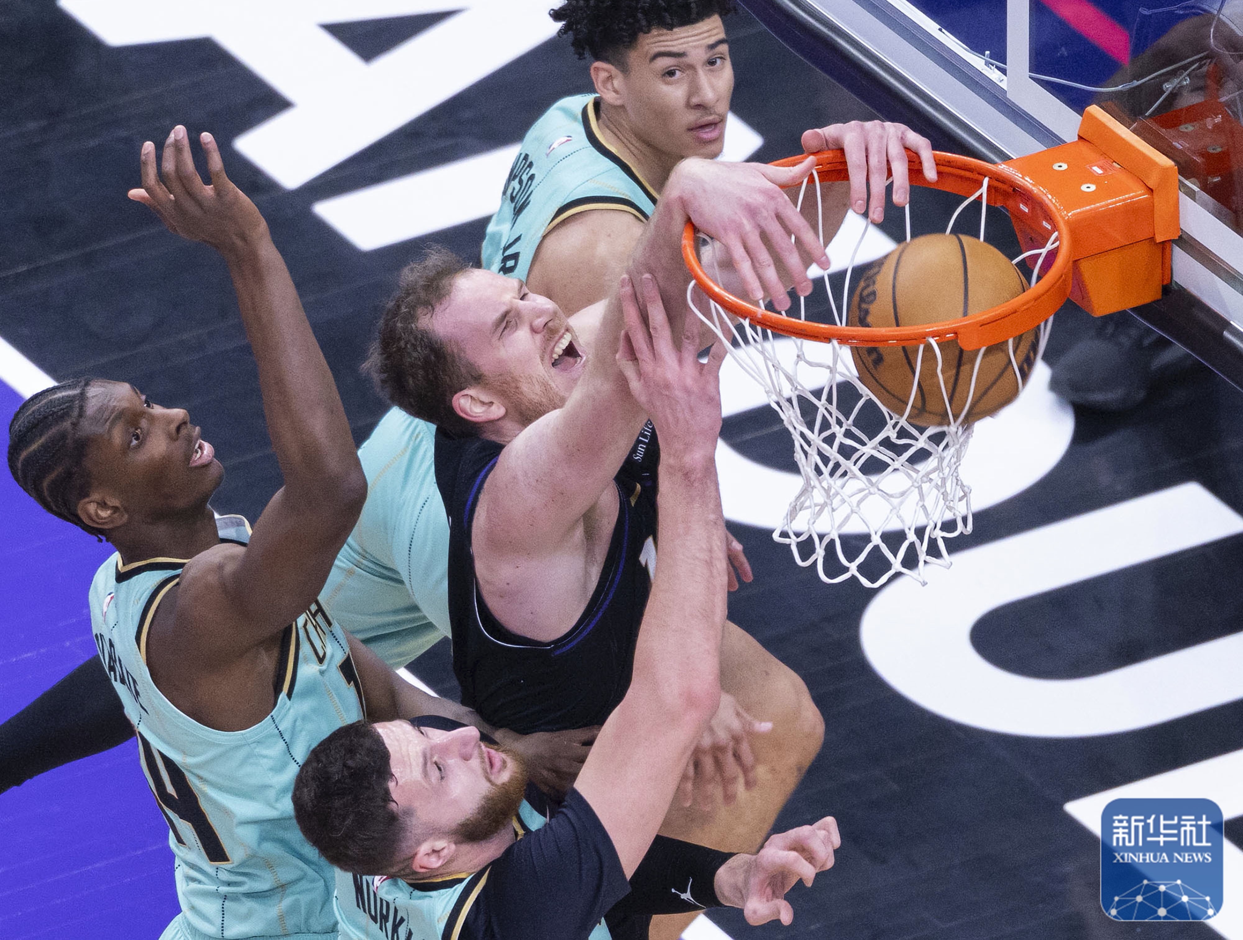 猛龙惊险战胜魔术,客场喜获胜利 猛龙惊险战胜魔术,客场喜获胜利