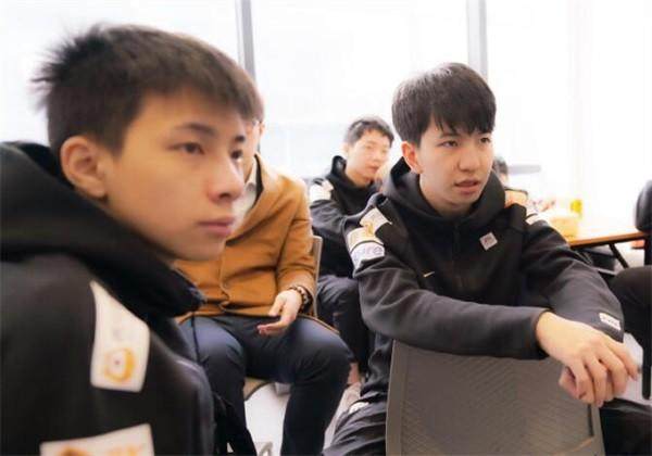 小组赛圆满收官,豪门轻松晋级 小组赛圆满收官,豪门轻松晋级