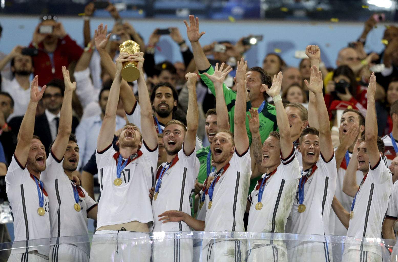 爱游戏网页版-德国队精彩打出，球员们表现出色稳获胜利的简单介绍