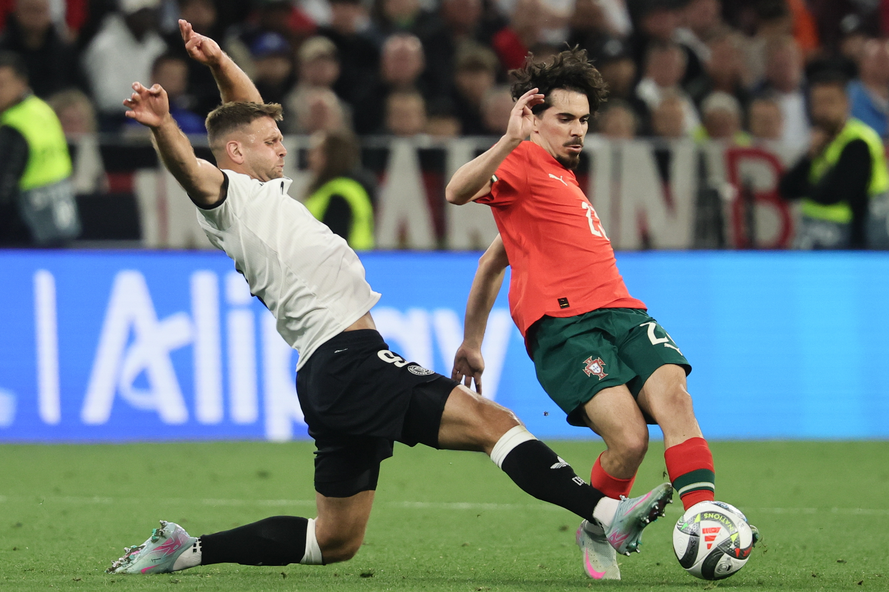 葡萄牙国脚在西甲联赛中展现出色表现 葡萄牙国脚在西甲联赛中展现出色表现