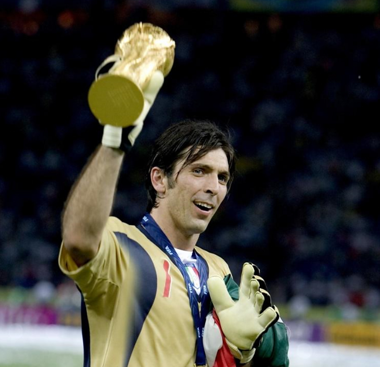 爱游戏活动-巴黎圣日耳曼官方确认布冯正式退役结束传奇门将生涯的简单介绍