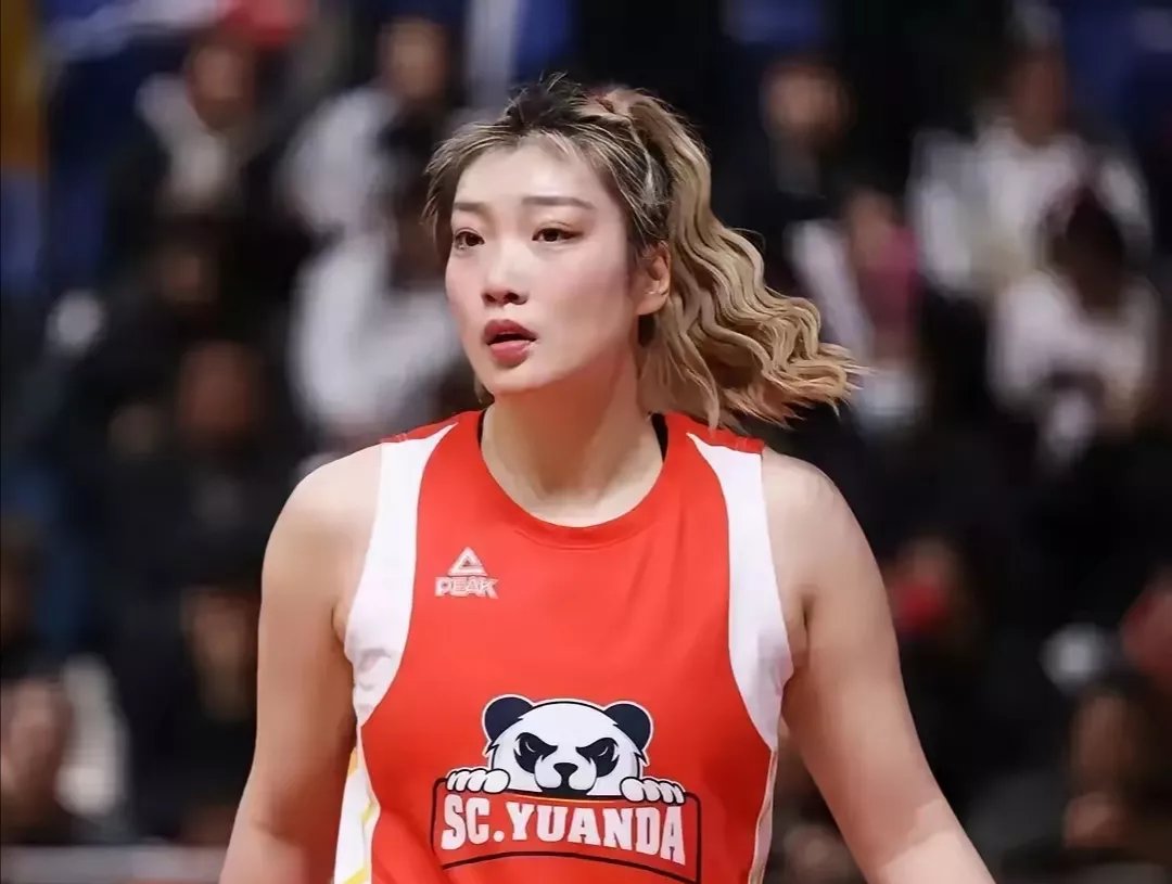 爱游戏链接-中国女篮队员郭艾伦荣膺WNBA最佳新秀奖