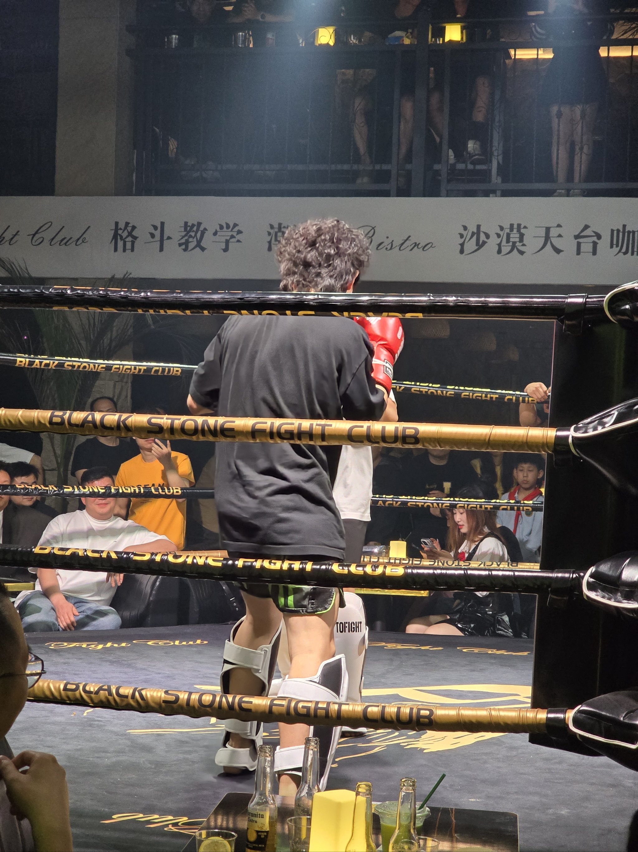 巴基斯坦选手在拳击赛场上精准打击 巴基斯坦选手在拳击赛场上精准打击