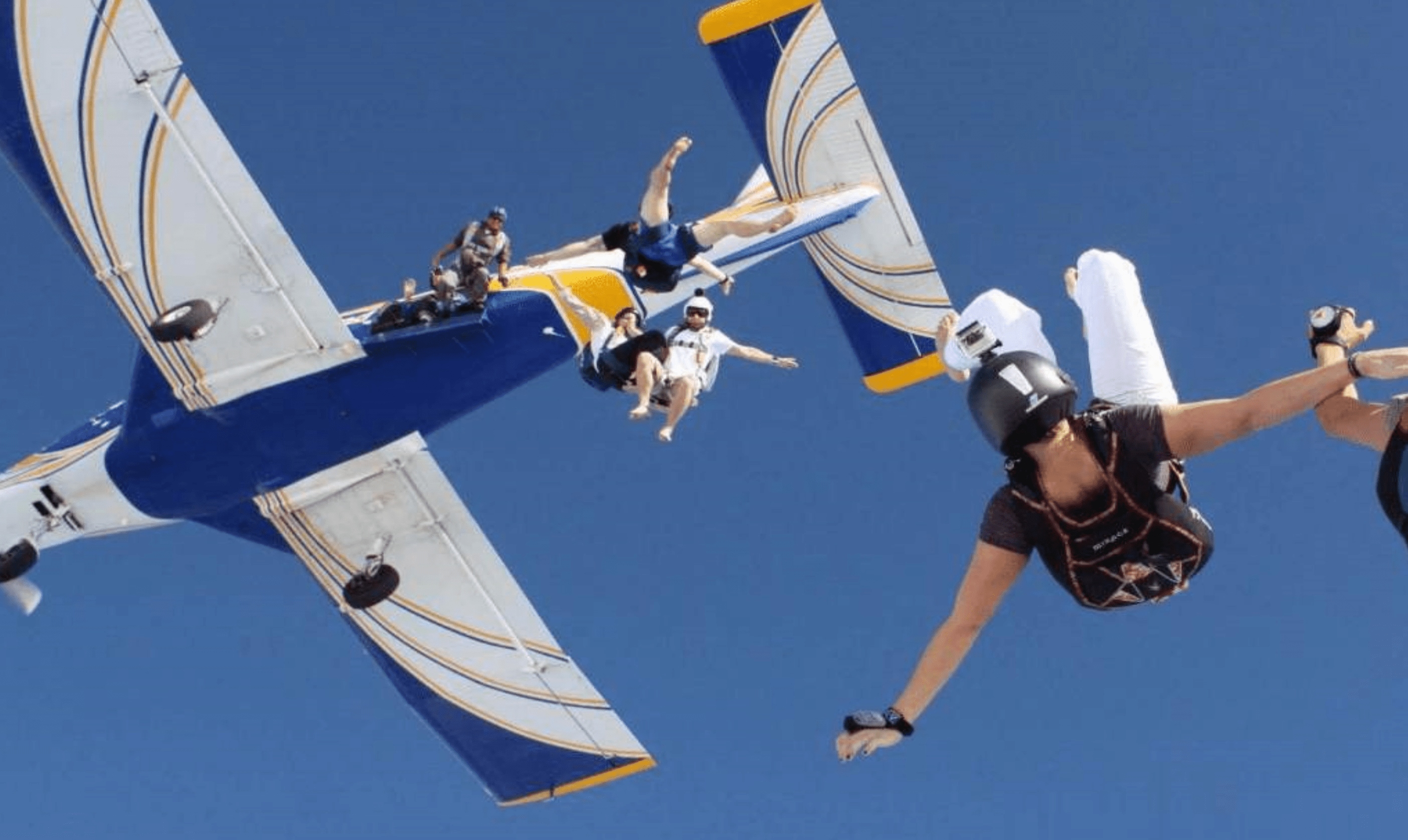 关于高空跳伞比赛中选手挑战极限无惧的信息 关于高空跳伞比赛中选手挑战极限无惧的信息