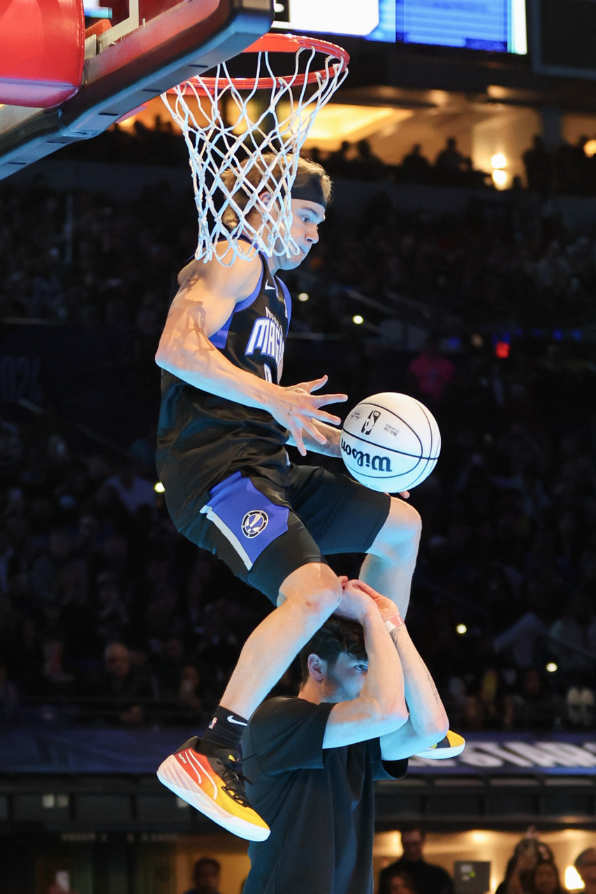 策略独到，球员们各自施展绝技的简单介绍